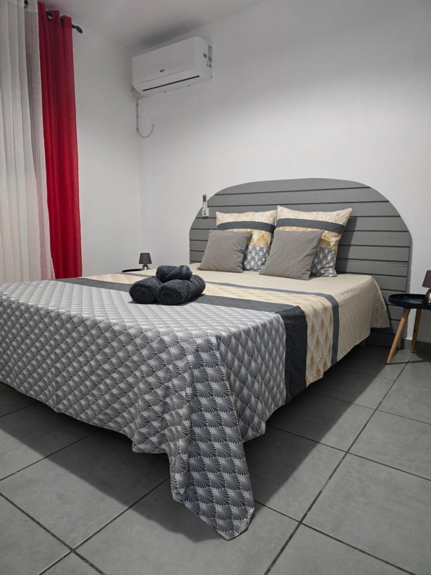 Maison Laurencia - Appartement De L'Etage Sainte-Anne  Dış mekan fotoğraf